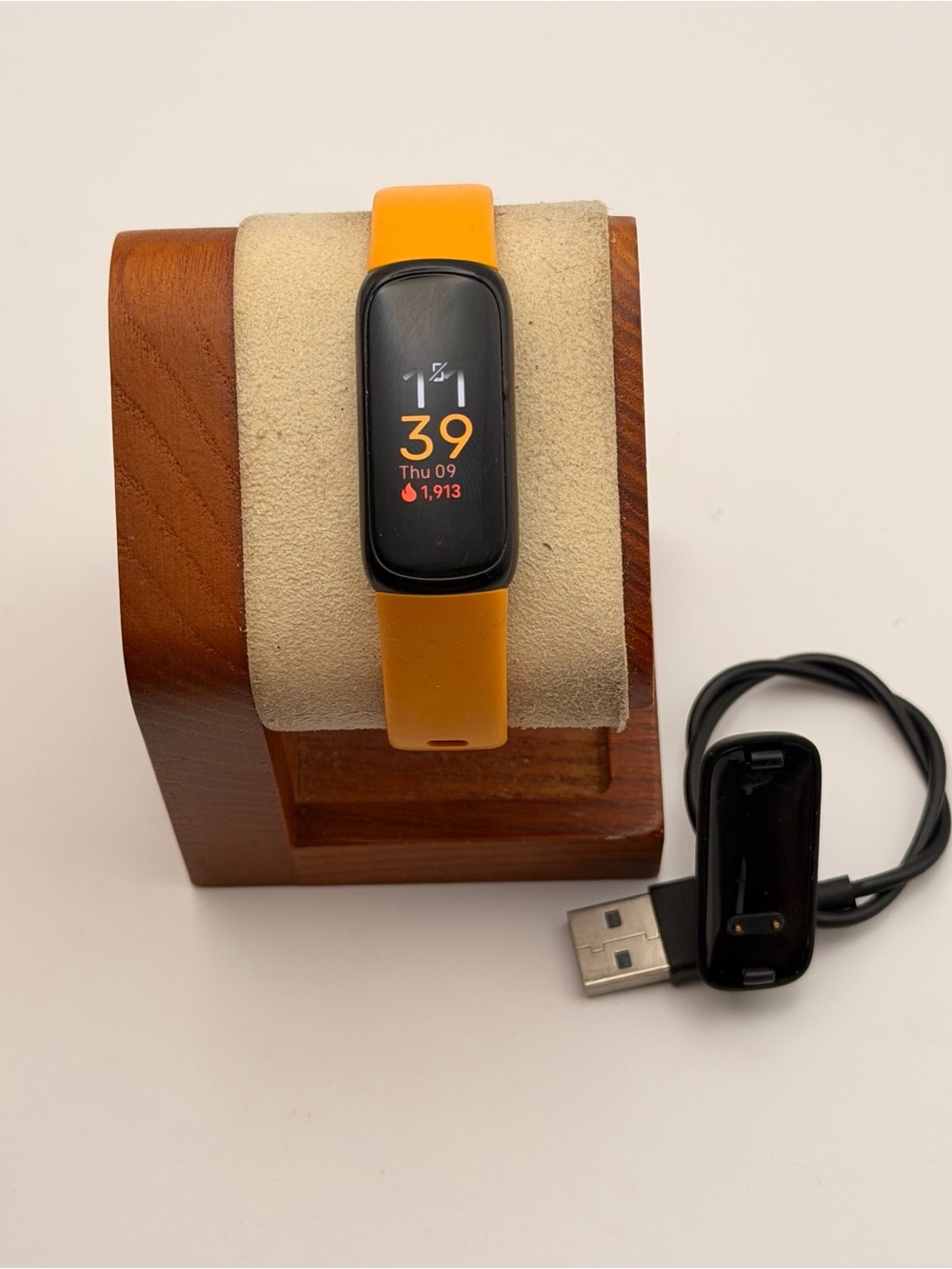 Fitbit Inspire 3, Charger, Tested,Orange / Black, Very Good, Fitness Tracker